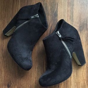 Madden Girl 6.5 Black Suede Zipper Bootie